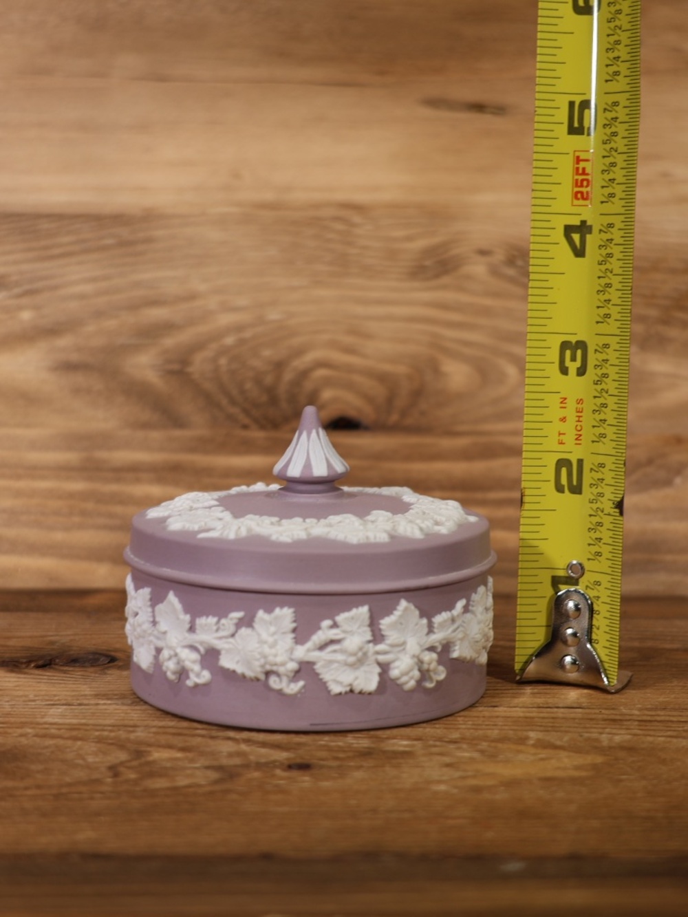 Round Lid Purple Jewelry Trinket Box With Grapevine Bas Reliefs Lilac Wedgwood - Picture 2 of 6